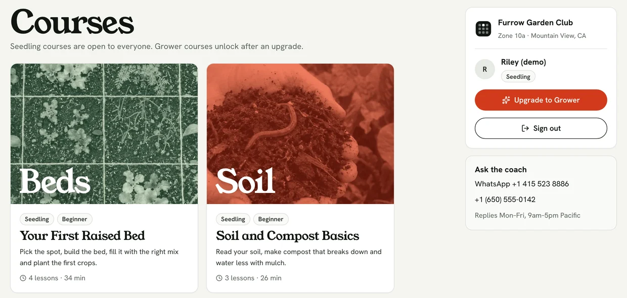 صفحه Courses که یک عضو Seedling در نمونه باشگاه باغبانی می‌بیند: دوره‌های مقدماتی باز، یادداشتی که دوره‌های Grower پس از ارتقا باز می‌شوند و دکمه Upgrade to Grower